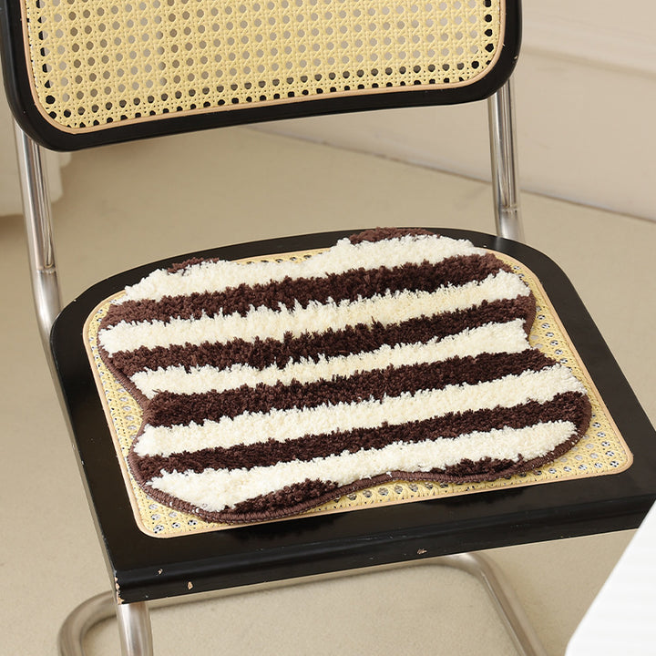 High-pile bath mat rug with diagonal stripe structure and organic shape