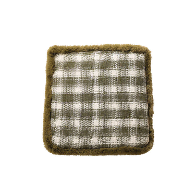 Quilted seat cushion with faux fur edge and thermal insulation