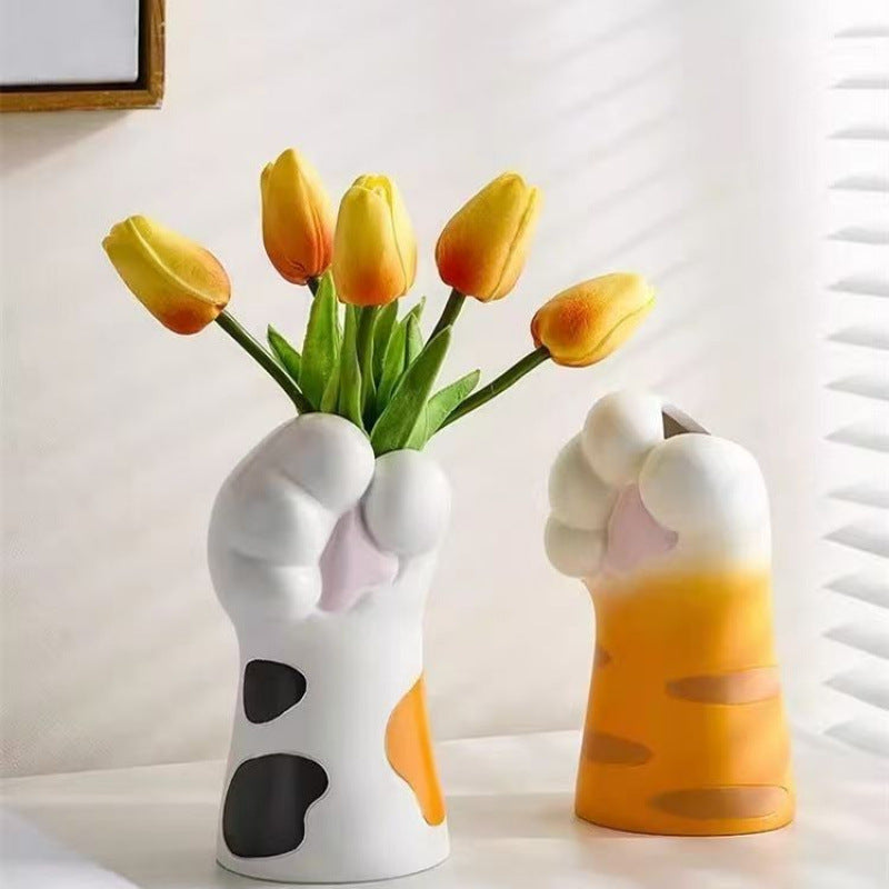 Fun and Quirky Hand-Shaped Phone Holder