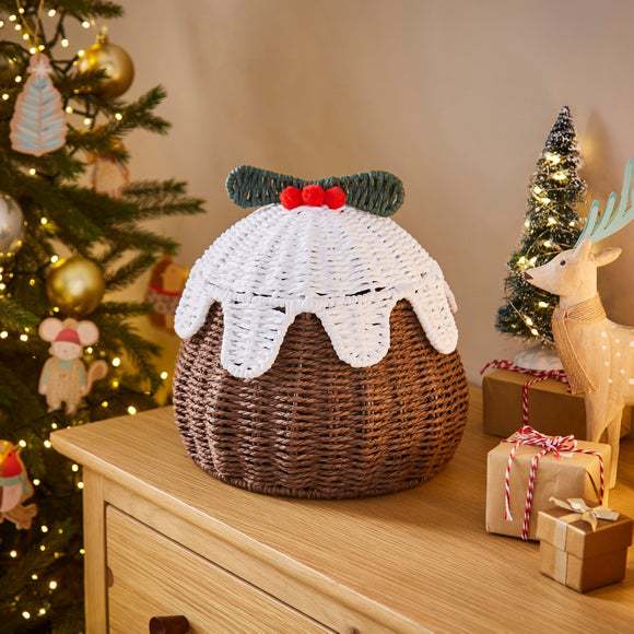 Playful storage basket in cake shape