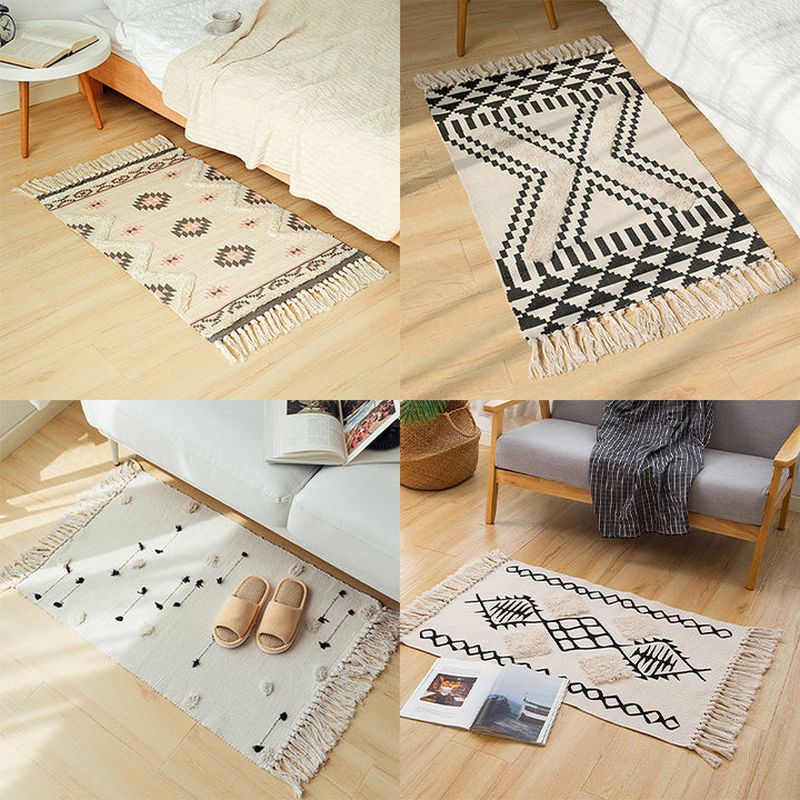 Hand-tufted bathroom mat with fringes, decorative dot-and-dash pattern and non-slip backing