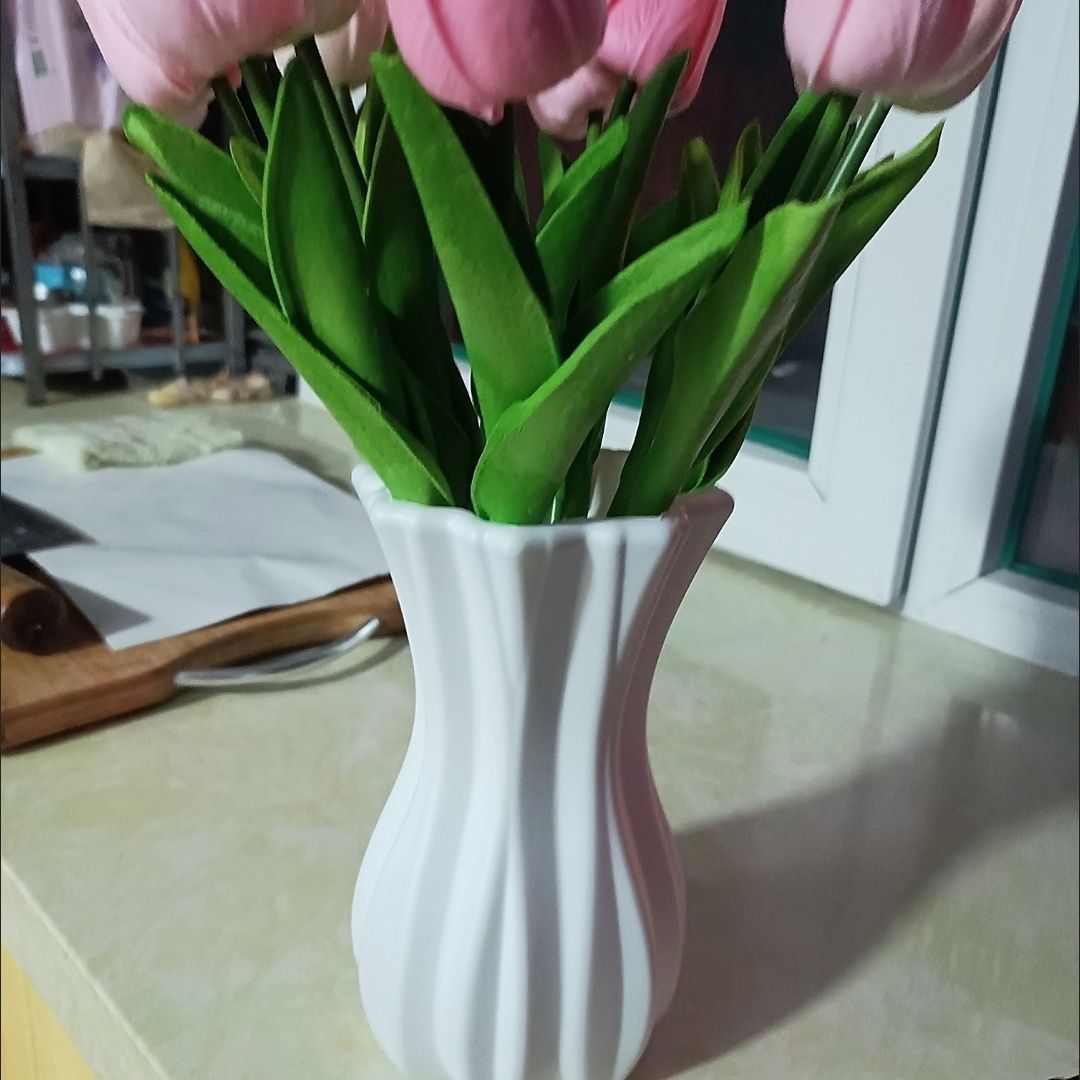 Decorative Ribbed Ceramic Flower Vase