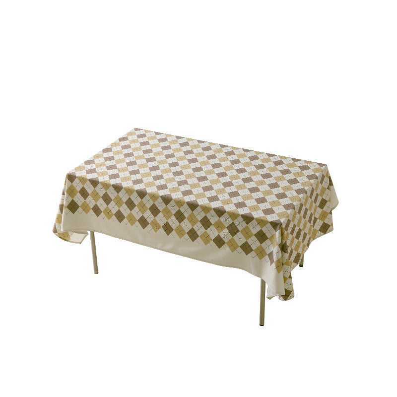 Diamond tablecloth made of easy-care cotton-polyester blend with decorative checkered pattern