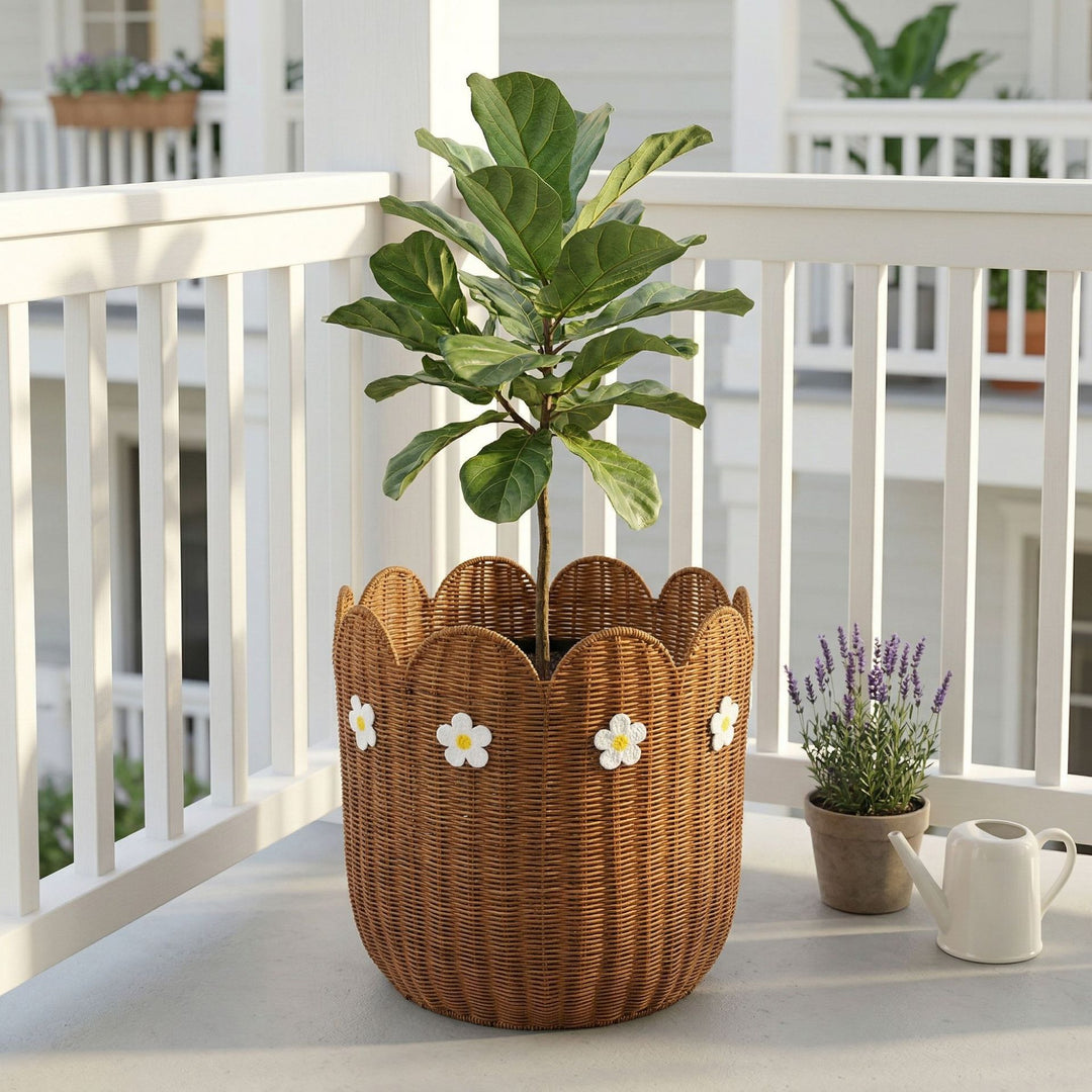 Rattan basket with flower motif