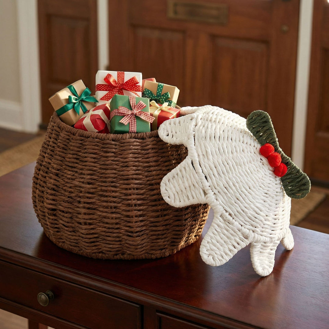 Playful storage basket in cake shape