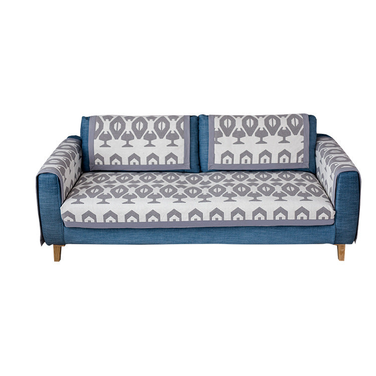 Universal sofa protective cover for three-seater with leaf print, non-slip underside and separate armrest covers
