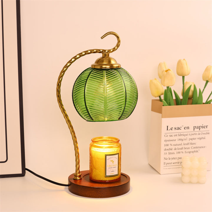 Artistic leaf-shaped desk lamp