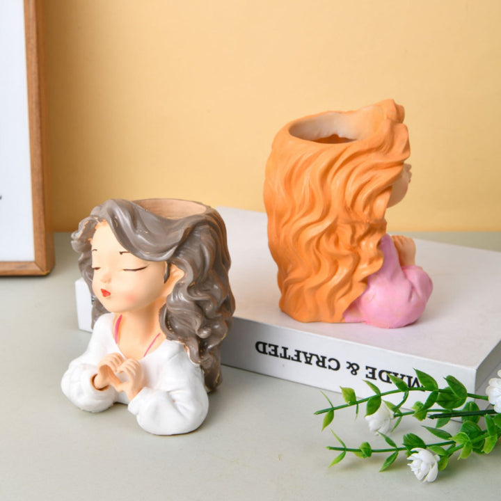 Cute Heart Gesture Figurine