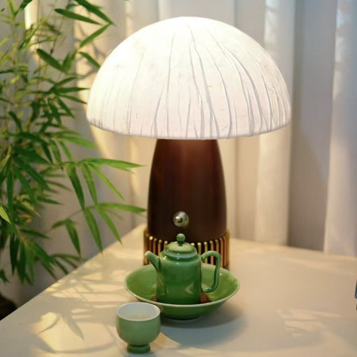 Modern mushroom-shaped table lamp