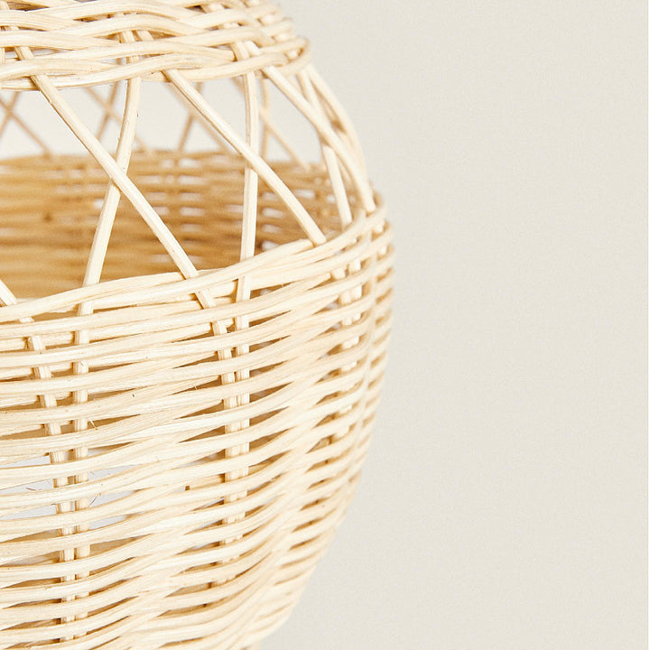 Decorative basket in the shape of a hot air balloon