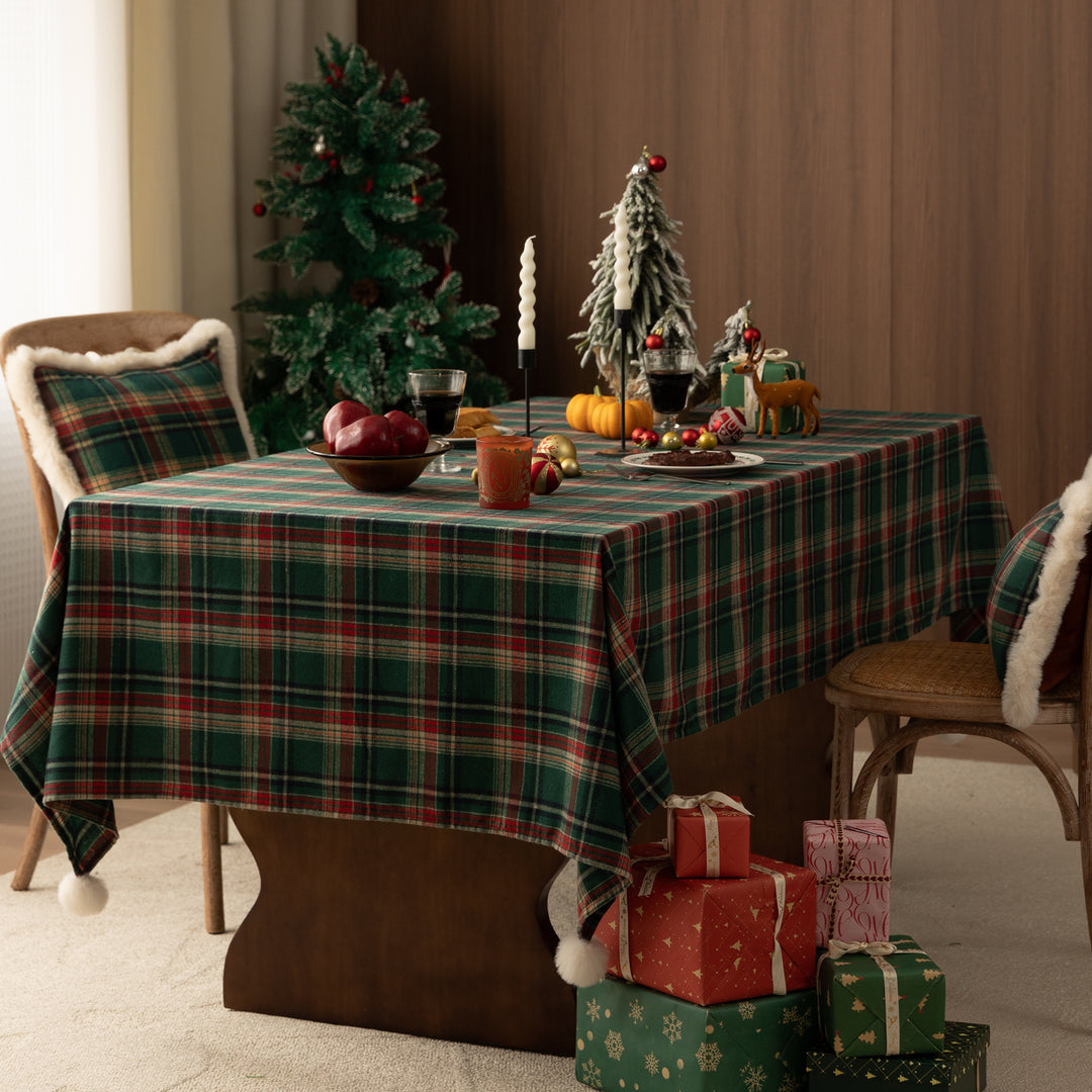 Rectangular checkered tablecloth made of cotton blend with pompom tassels