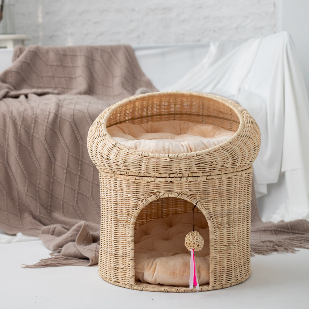 Cozy cat basket with play ball