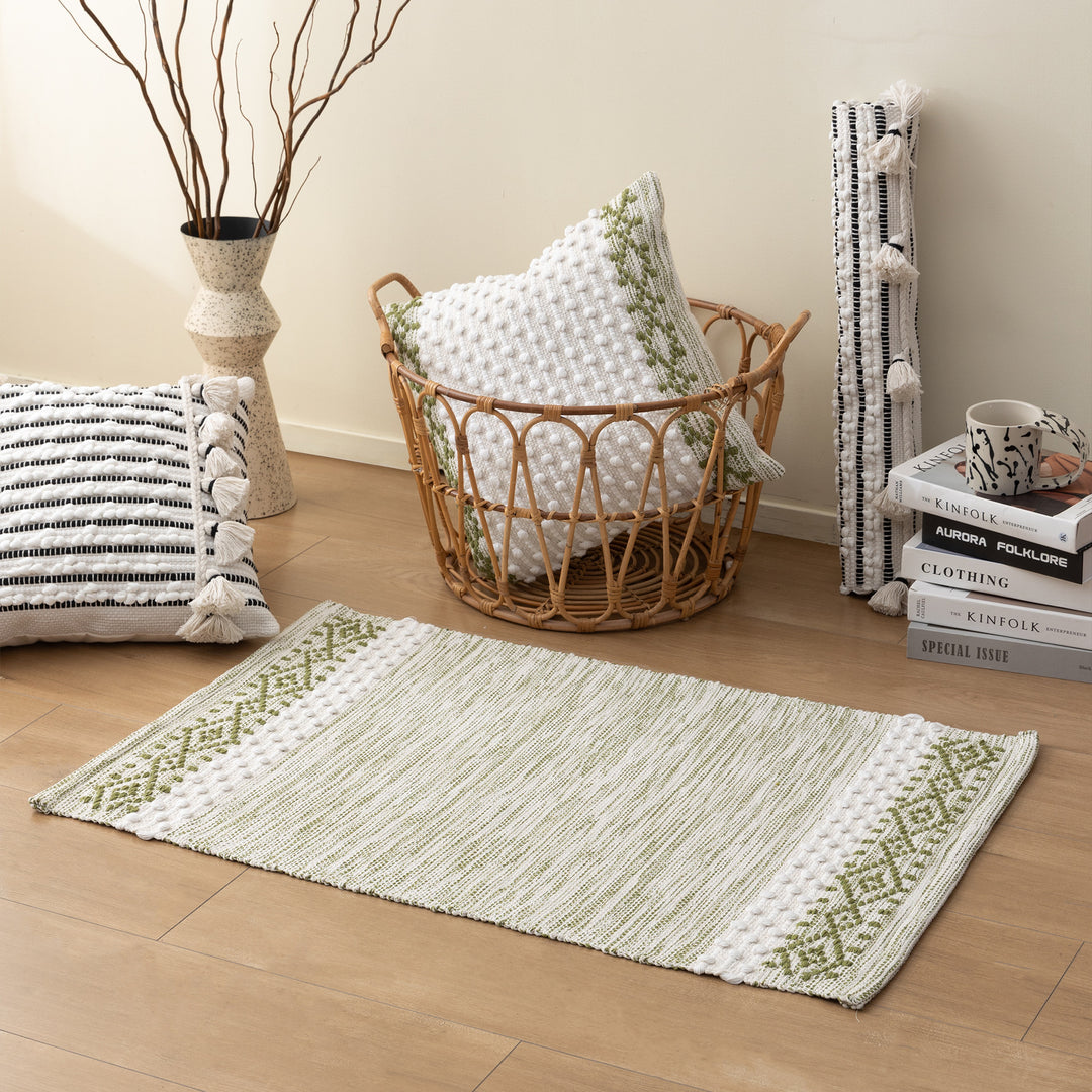Woven runner with striped pattern, tassels and flat cotton structure