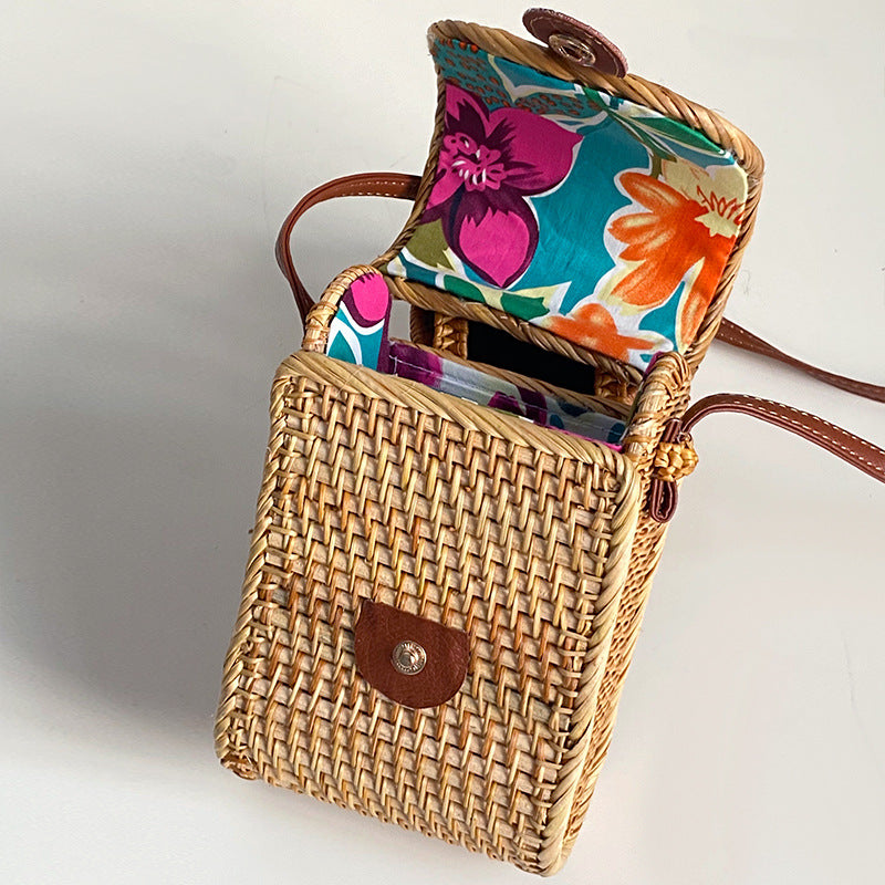 Handcrafted tote bag made of braided rattan