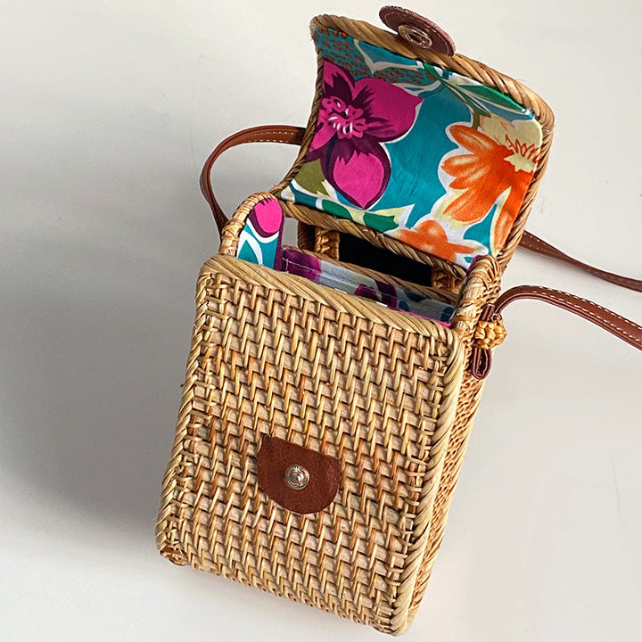 Handcrafted tote bag made of braided rattan