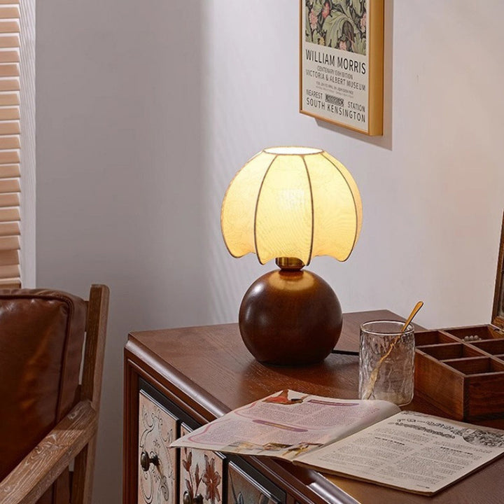 Decorative table lamp