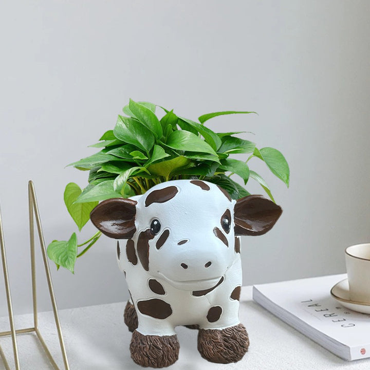 Flower pot in the shape of a cow