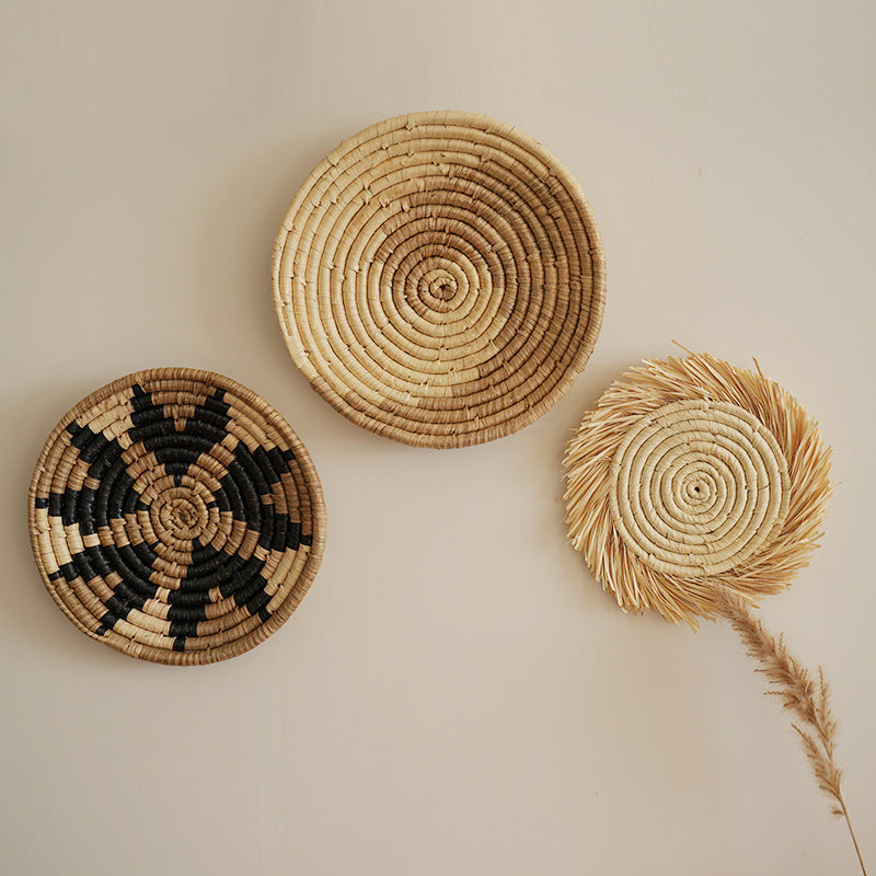 Decorative table mat made of seagrass