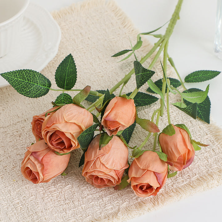 Realistic Kunstrose with detailed flowers