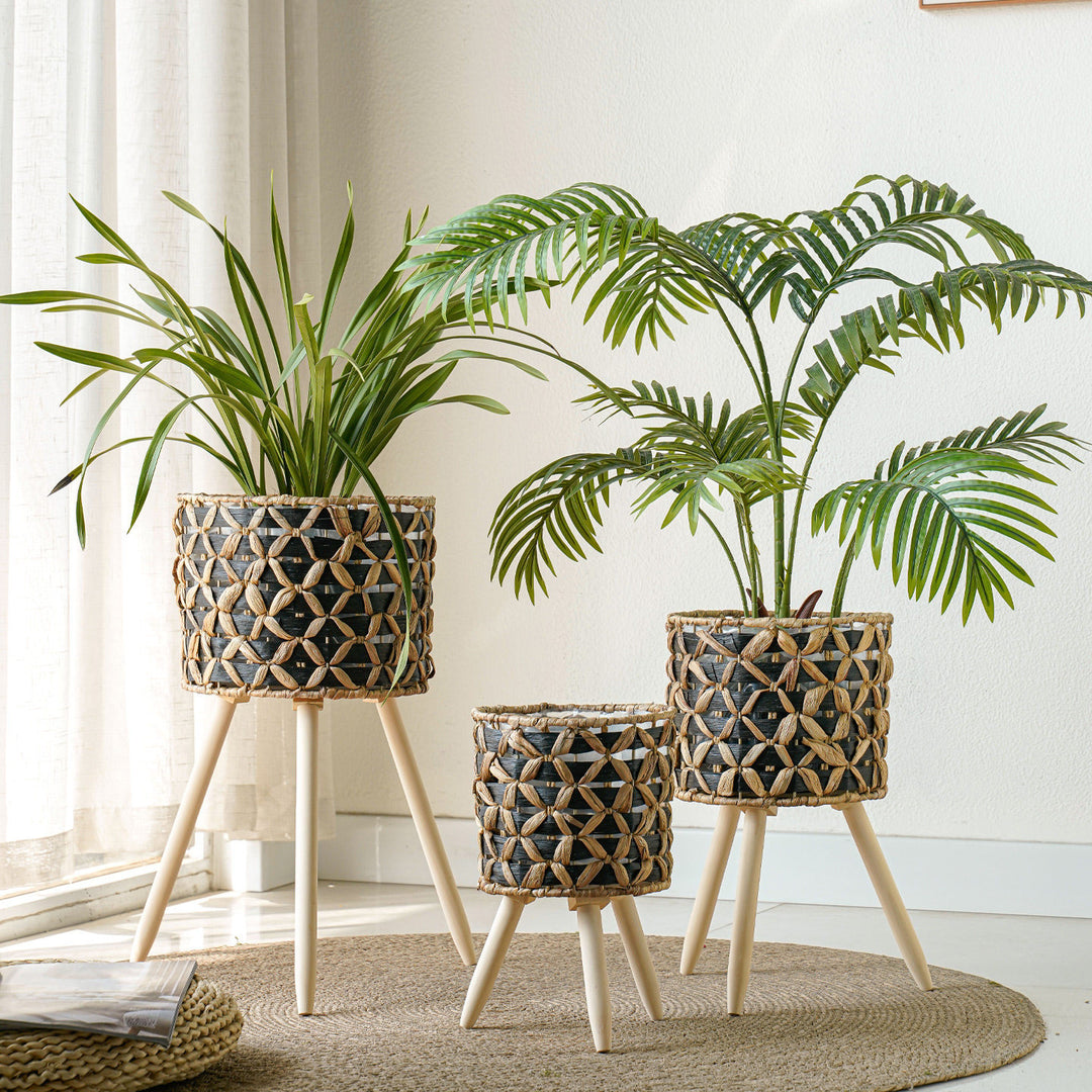 Plant stand made of braided material
