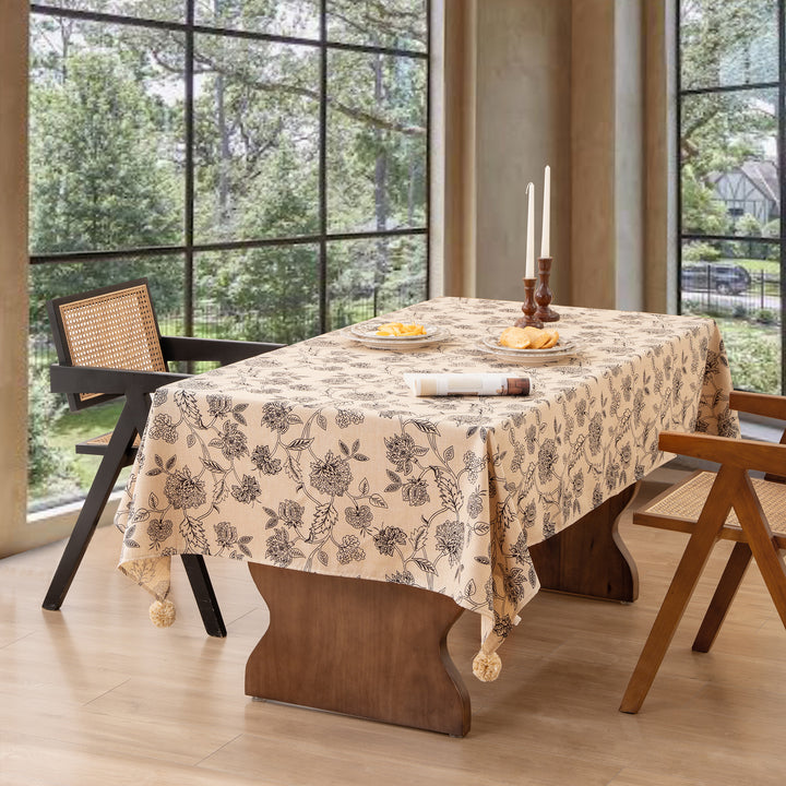 Rectangular tablecloth in linen look with pompom tassels