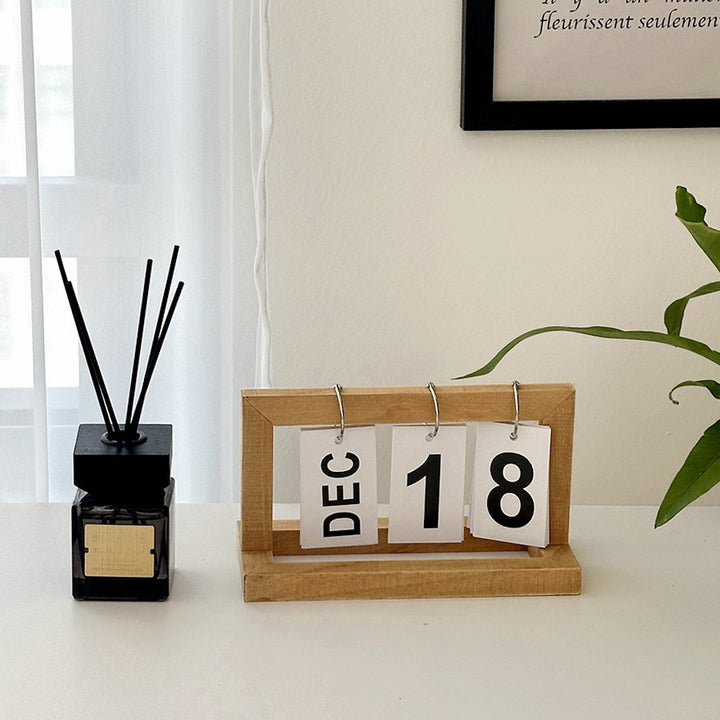 Desktop Flip Calendar Stand
