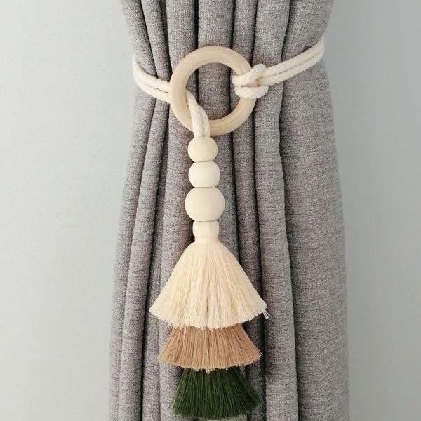 Decorative curtain holder with tassels