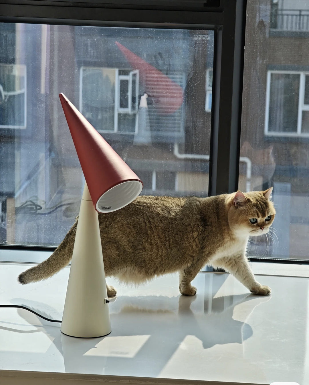 Modern artisanal table lamp