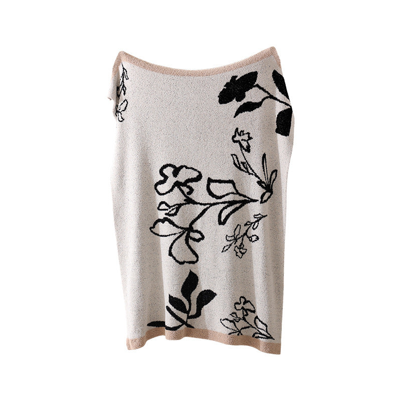 Coarsely woven decorative blanket with geometric jacquard pattern and soft bouclé