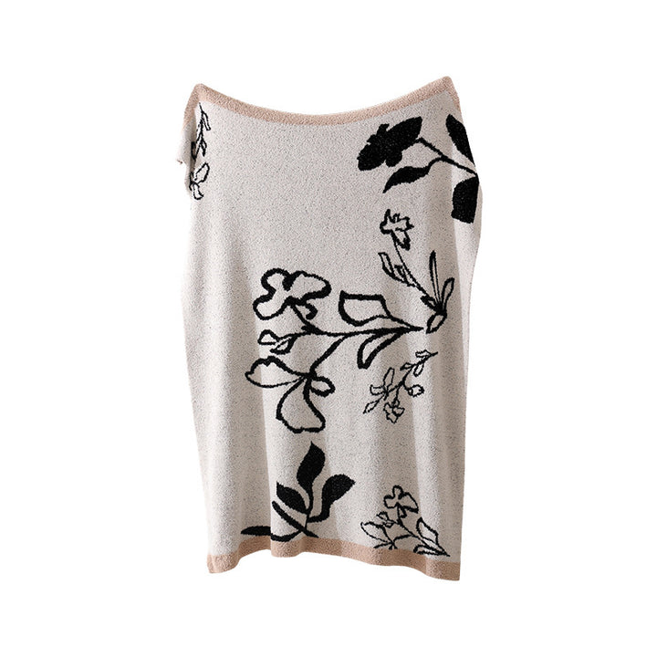 Coarsely woven decorative blanket with geometric jacquard pattern and soft bouclé