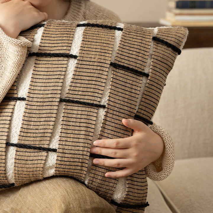 Decorative cushion cover made of woven cotton blend with structured checkered look