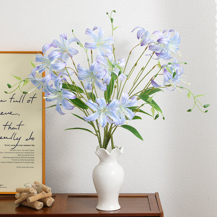 Artificial lily bouquet with detail-loving flowers