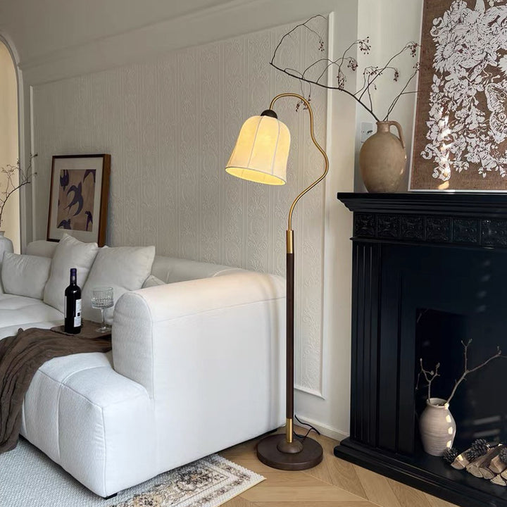 Floor lamp with curvy design