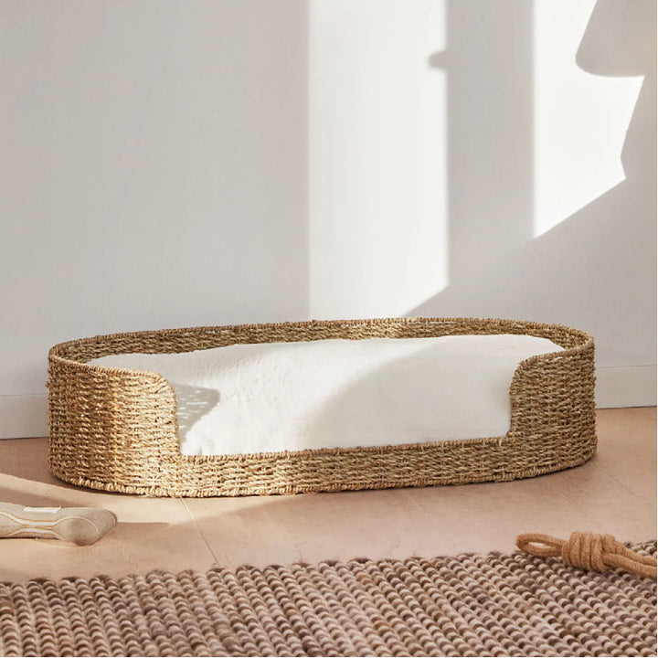 Cozy and stylish dog bed made of braided material