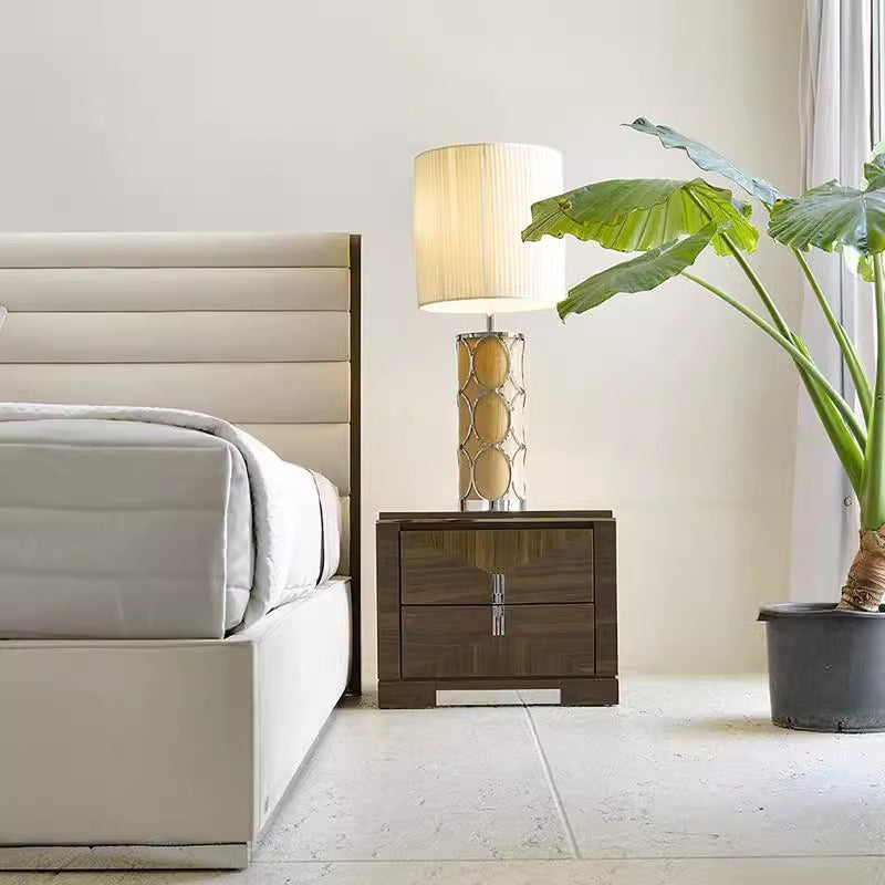Artistic table lamp