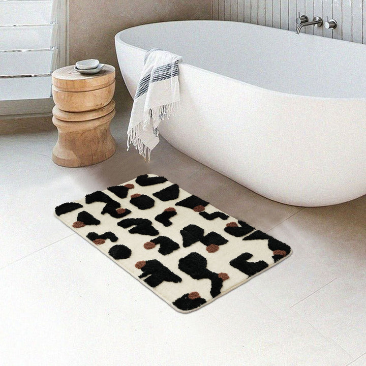Tufted bathroom mat in abstract leopard pattern with soft high pile