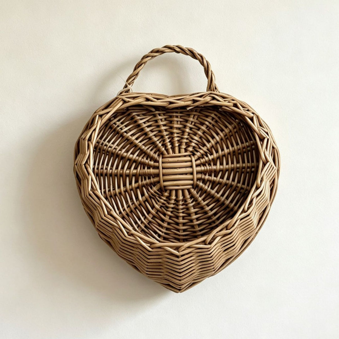 Heart-shaped decoration basket