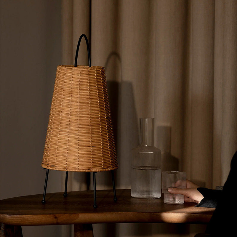 Elegant table lamp made of woven material