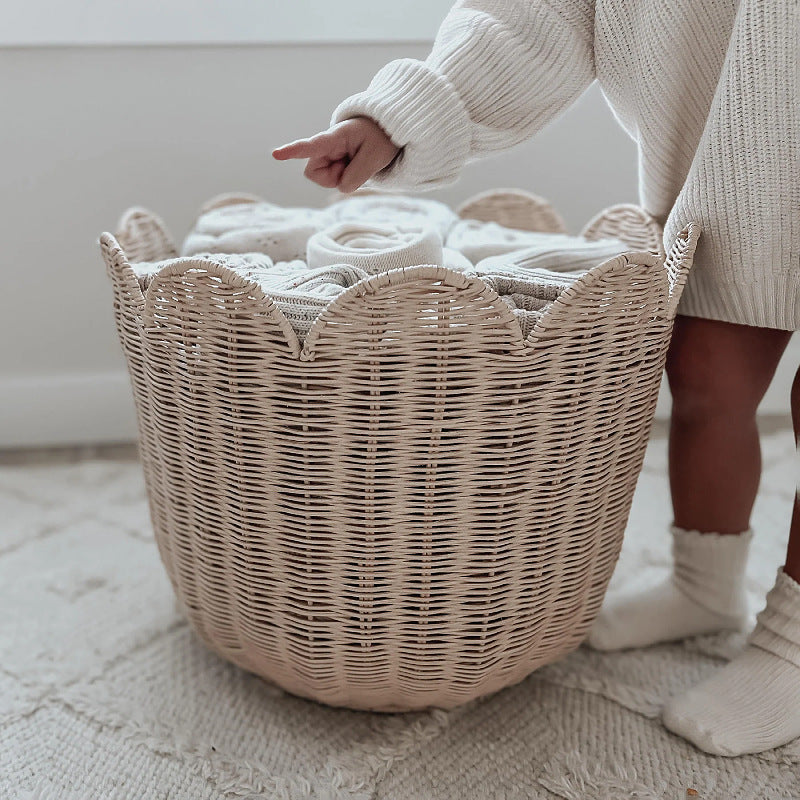 Decorative basket with wavy edge