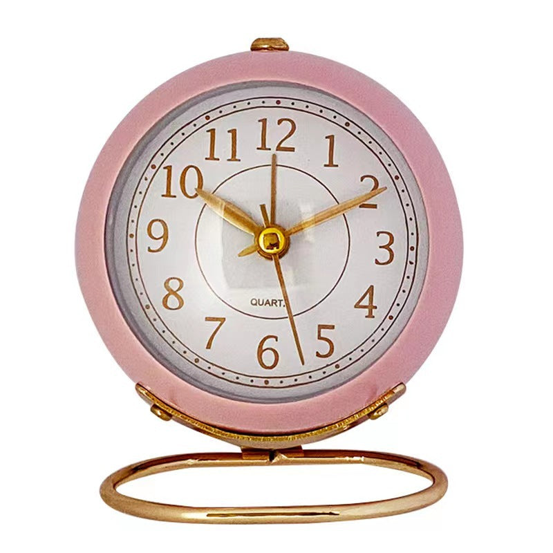 Vintage Desk Clock in Elegant Retro Design