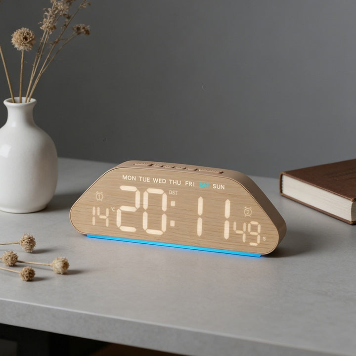 Digital alarm clock with intelligent hygrometer function