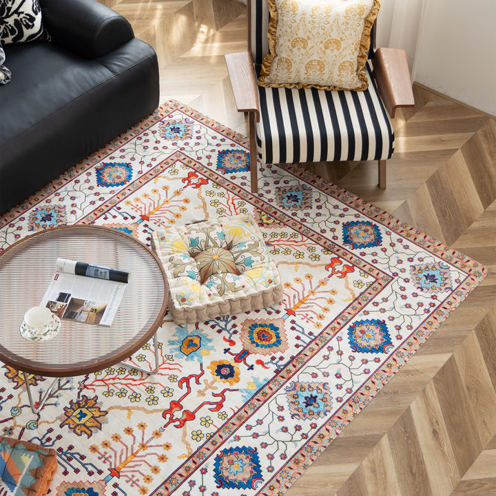 Living room rug in oriental suzani style with fine border