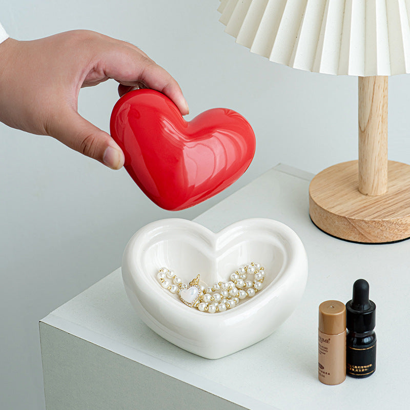 Heart-shaped decorative bowl