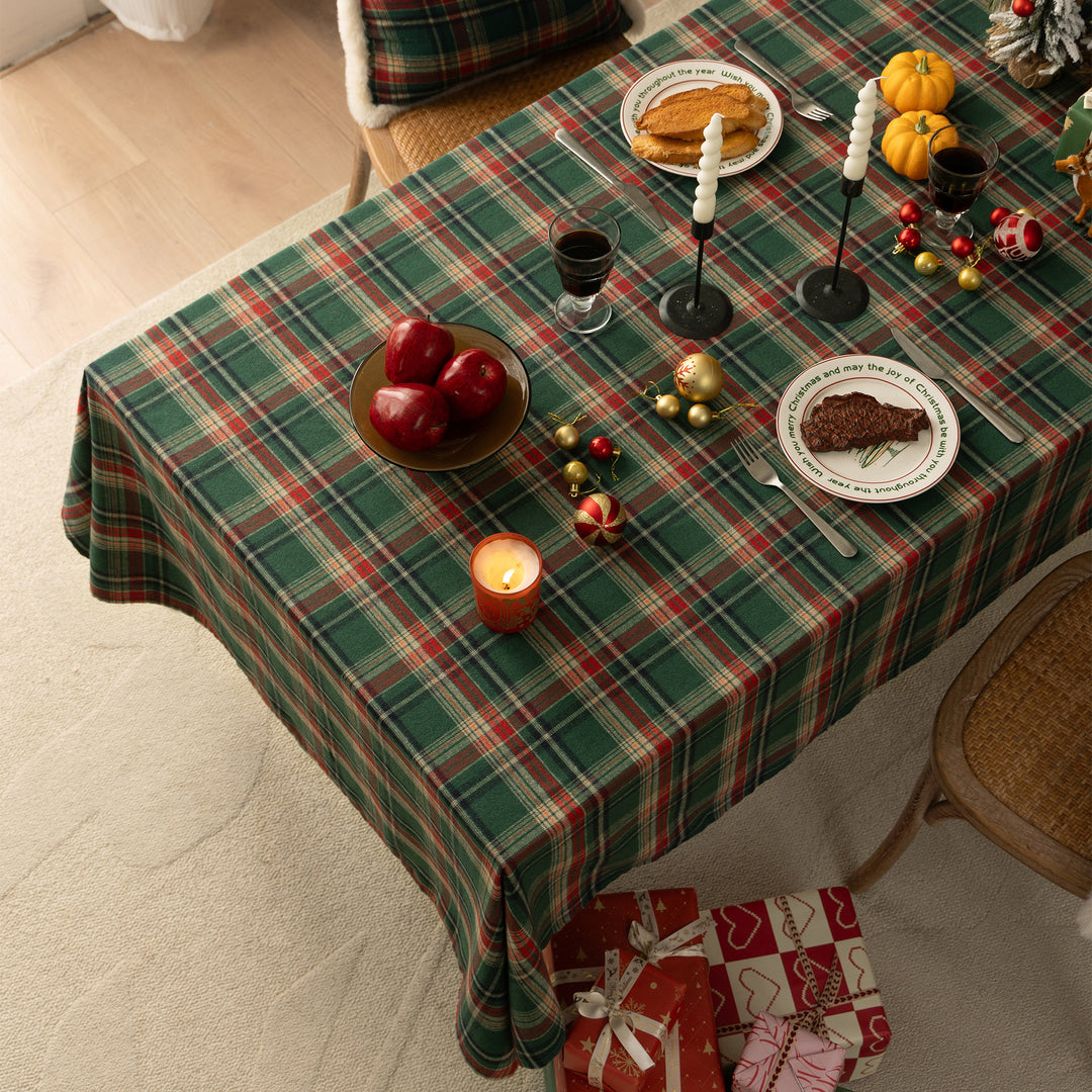 Rectangular checkered tablecloth made of cotton blend with pompom tassels