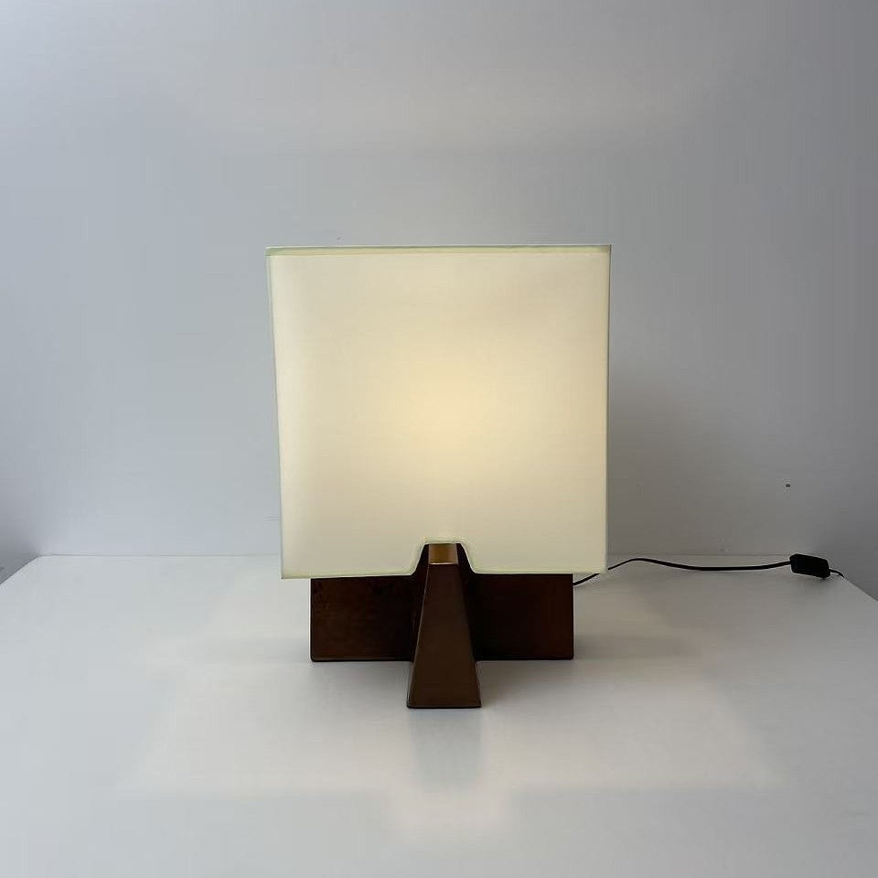 Contemporary table lamp