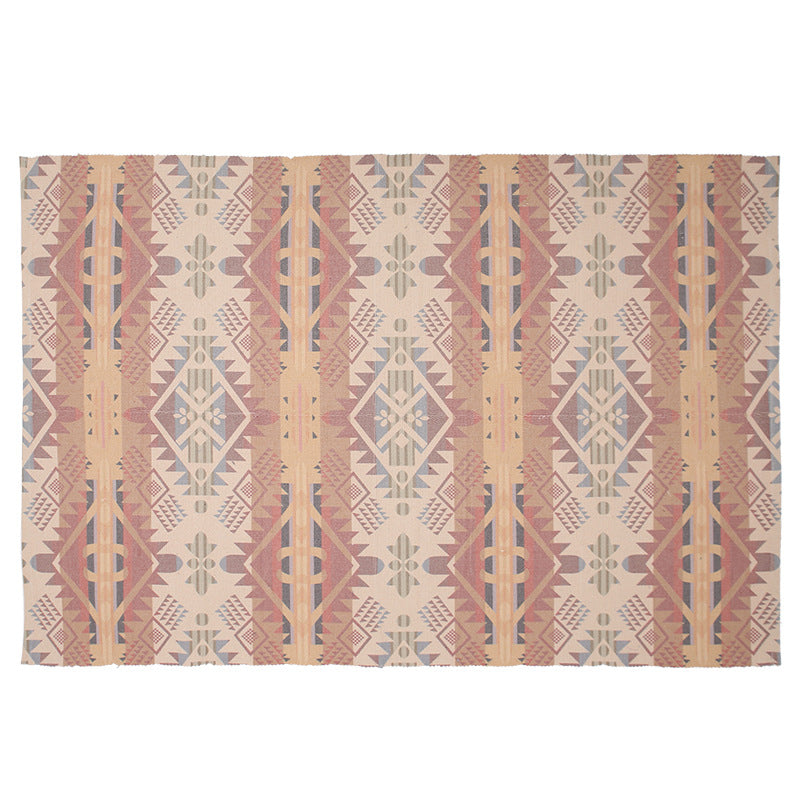 Flat-woven rectangular rug for living and entrance areas with quatrefoil pattern