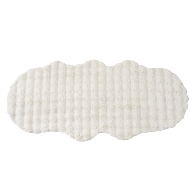 Soft microfiber bathroom runner with wavy edge and non-slip underside