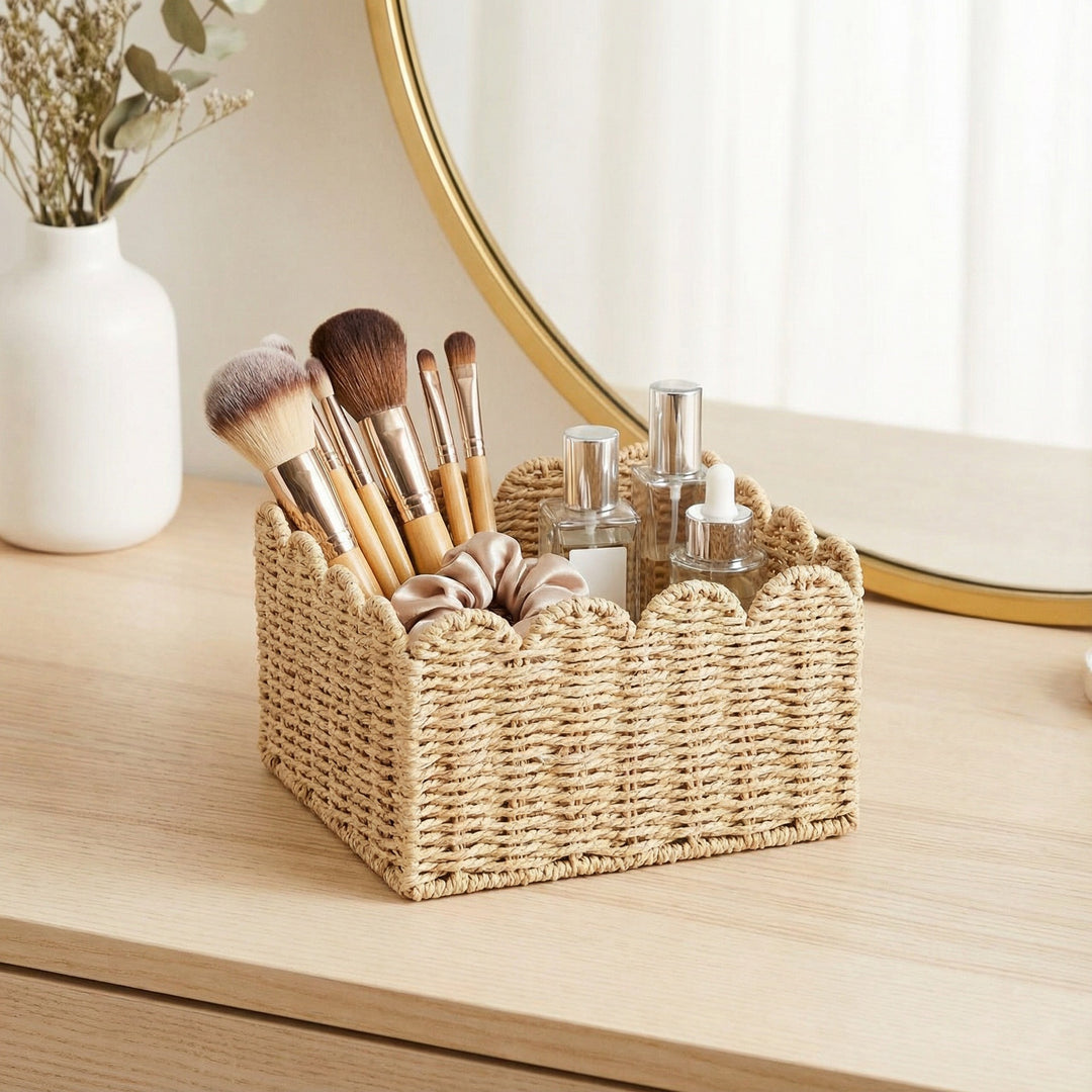 Basket with wave edge