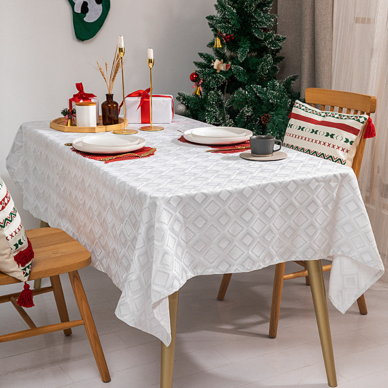 Woven jacquard tablecloth with diamond relief and easy-care cotton blend