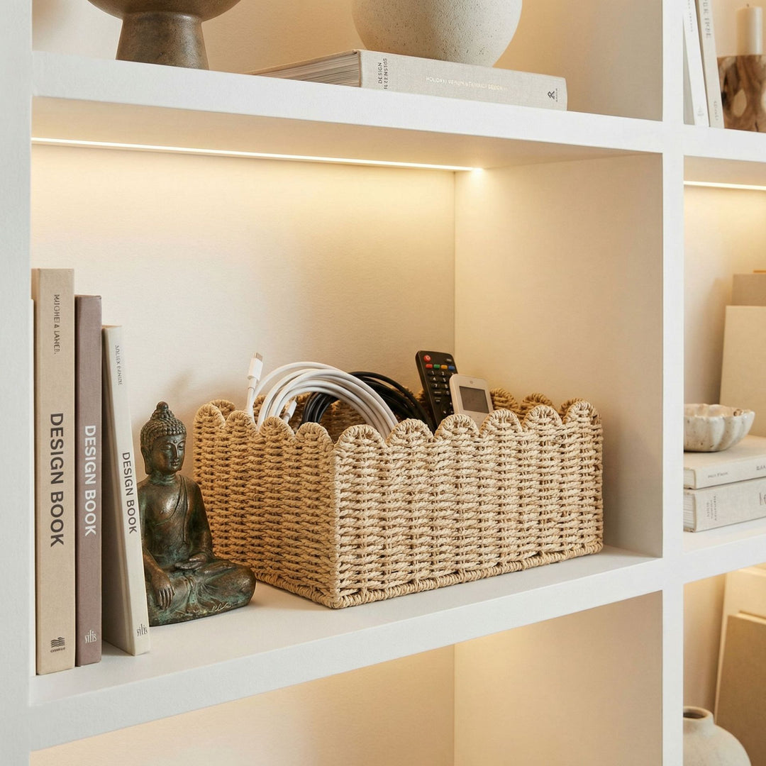 Basket with wave edge